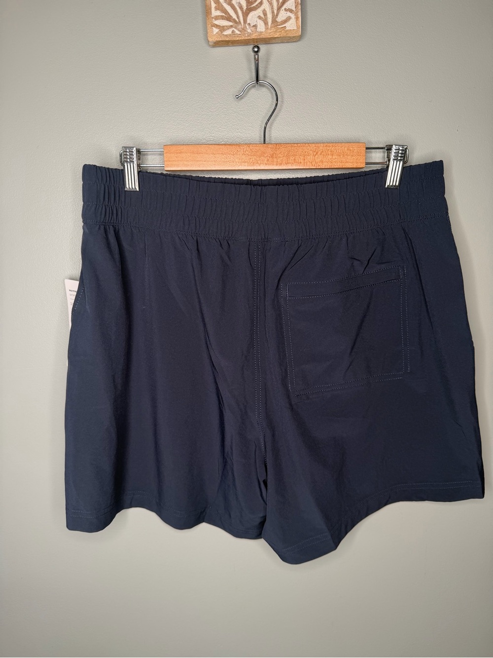 NWT Athleta Wayfind Short - Navy - Picture 3 of 10
